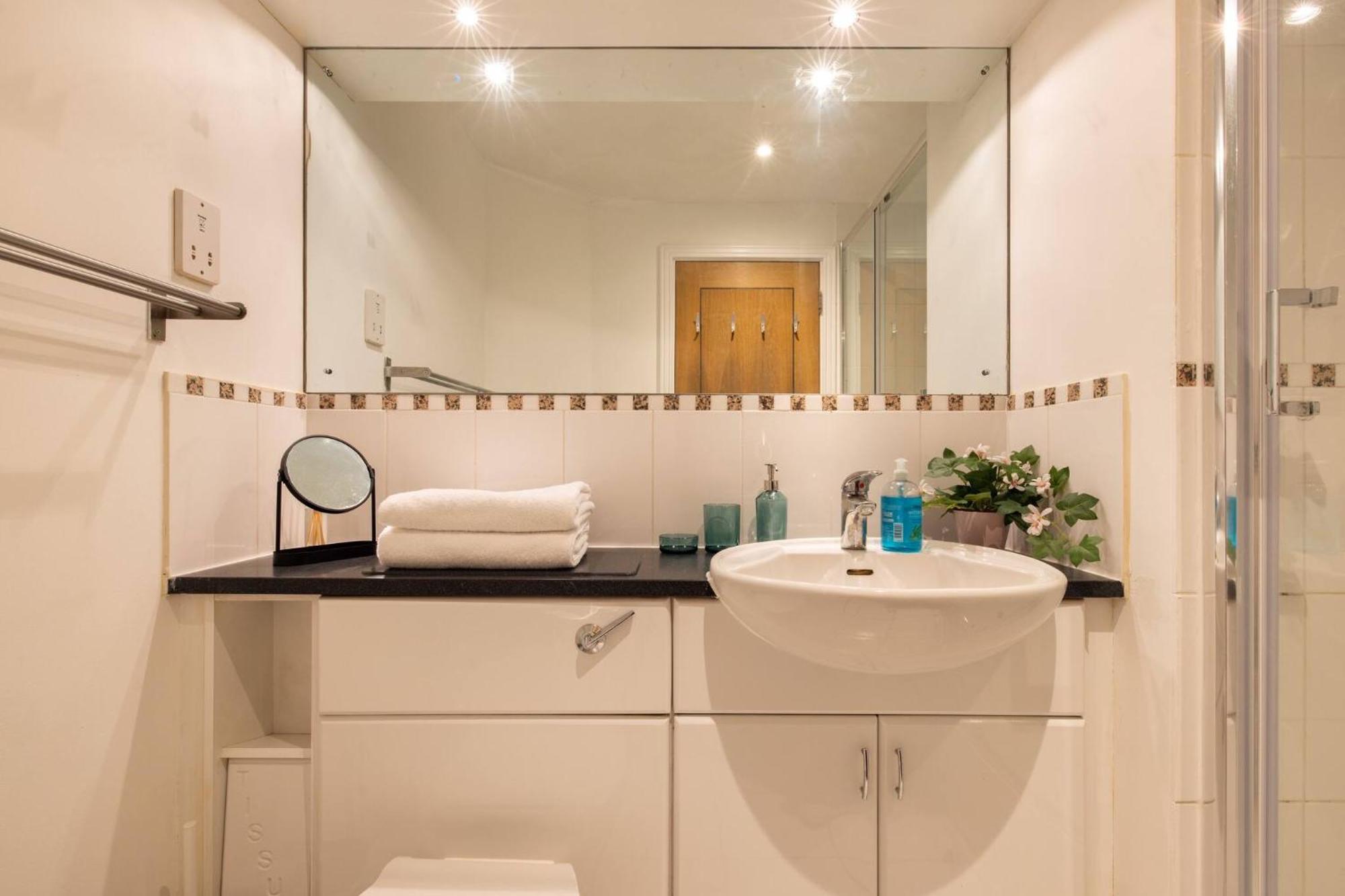 Wild Roses Service Apartments - East India London Luaran gambar